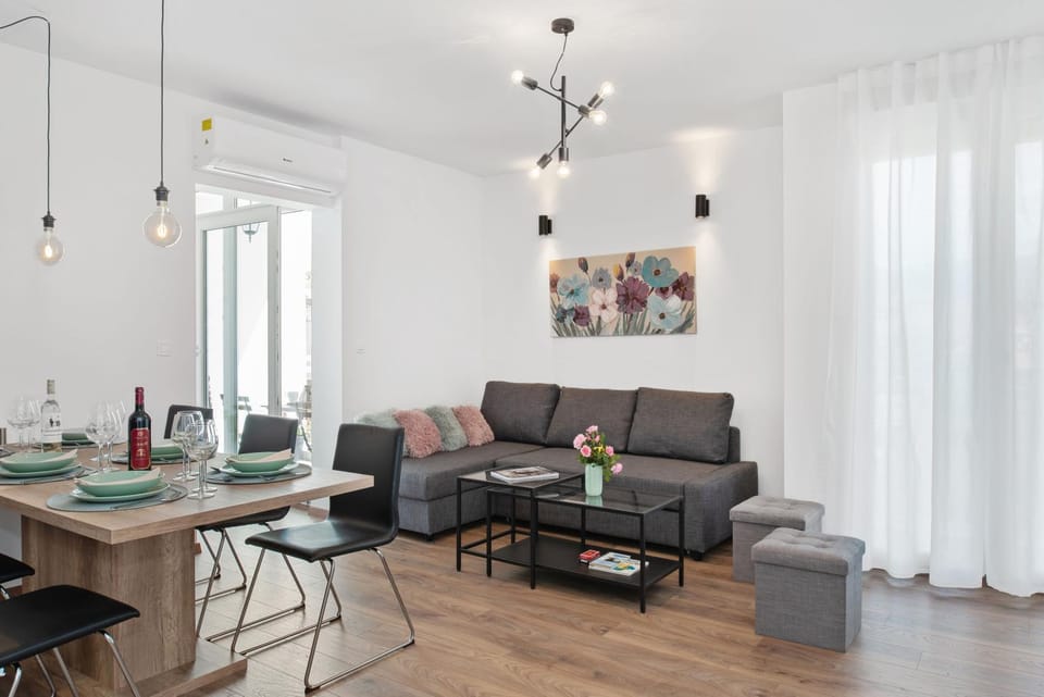 Living room, Seating area, Dining area