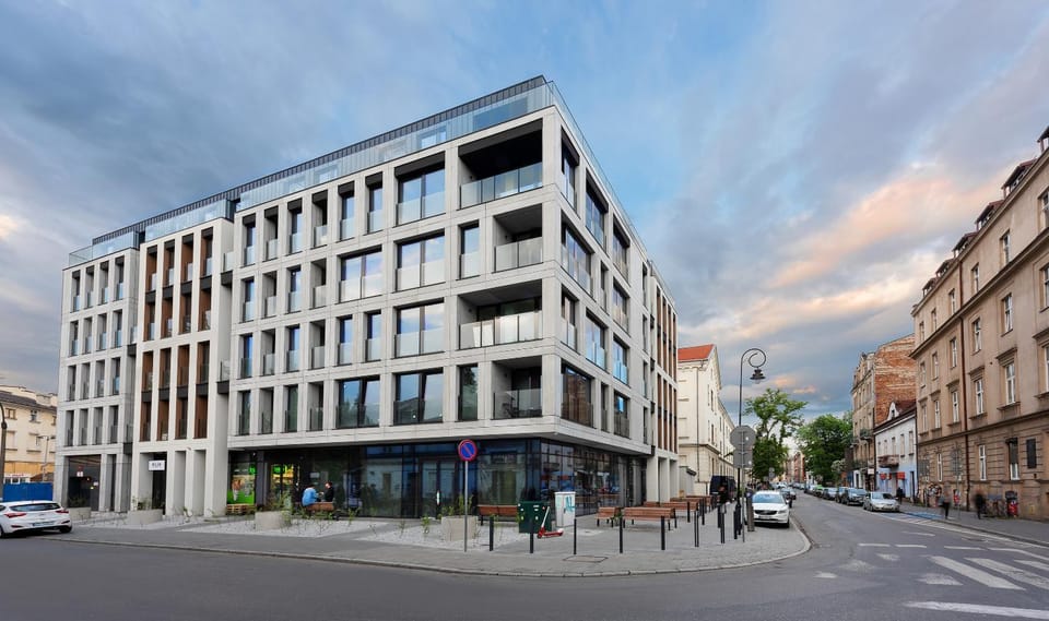 Property building, Nearby landmark, Neighbourhood