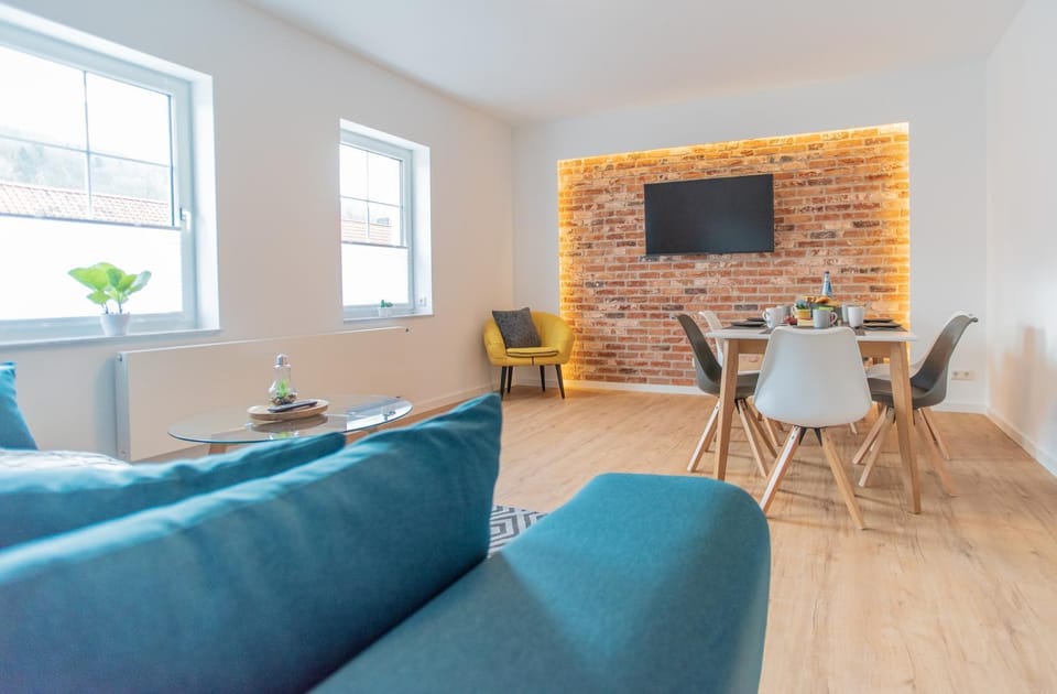 TV and multimedia, Living room, Seating area, Dining area