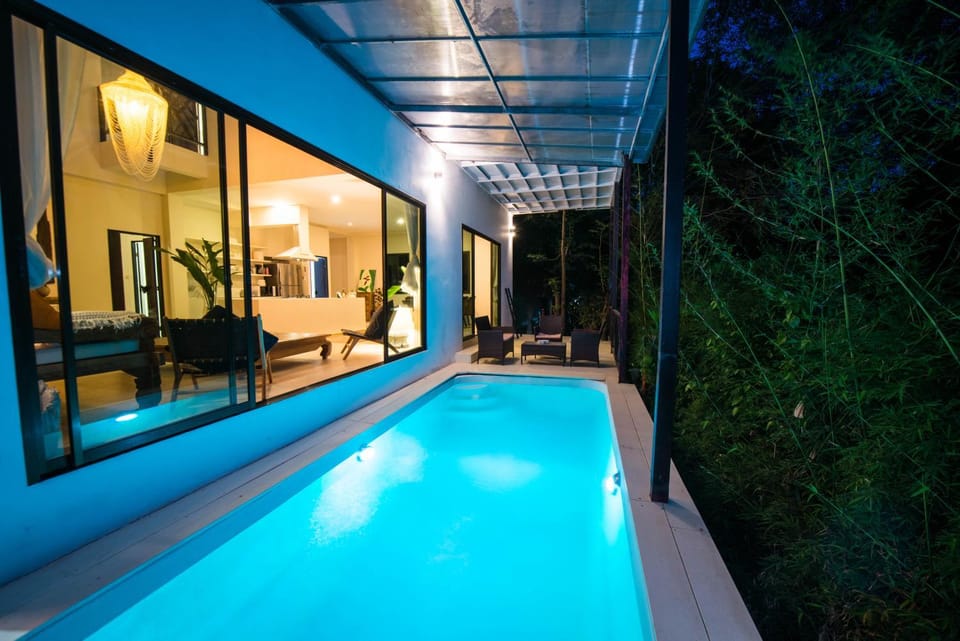 Teak Hill Pool Villa-Rosewood Villa in Koh Chang Tai