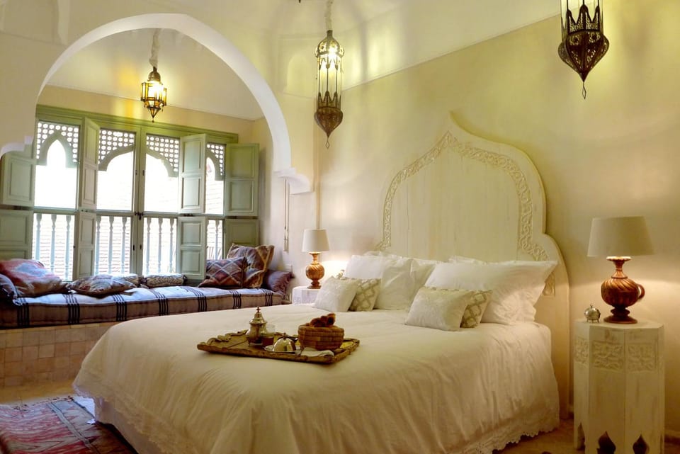 Bed, Seating area