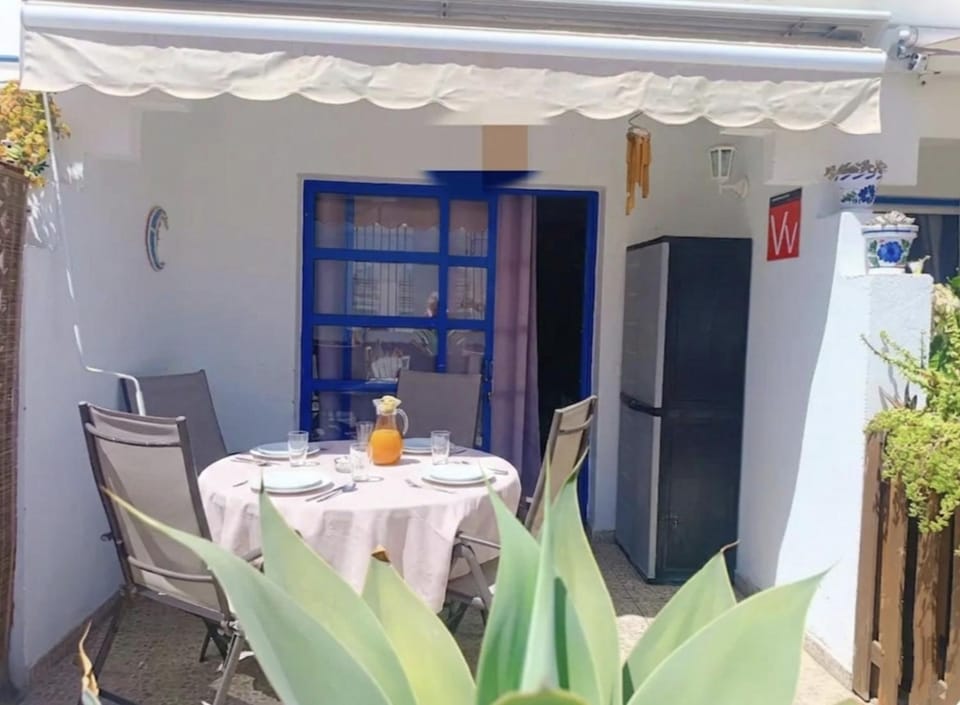 Patio, Food and drinks