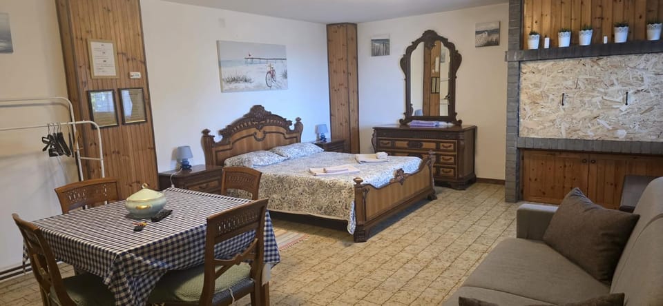 Bed, Living room