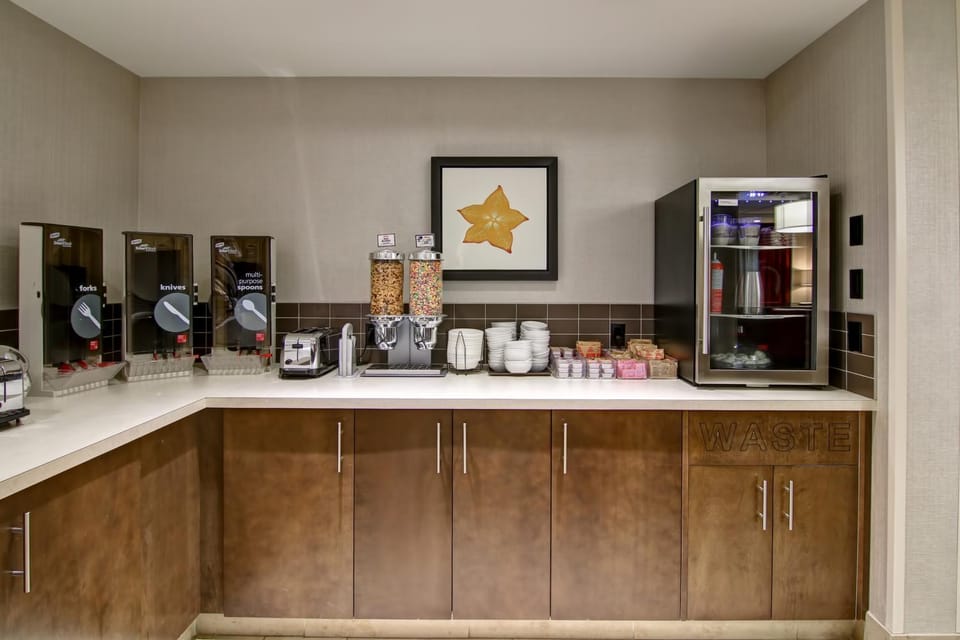 Coffee/tea facilities, Kitchen or kitchenette, Food