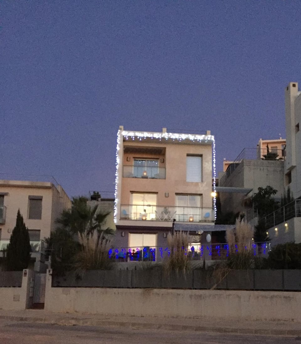 Property building, Neighbourhood