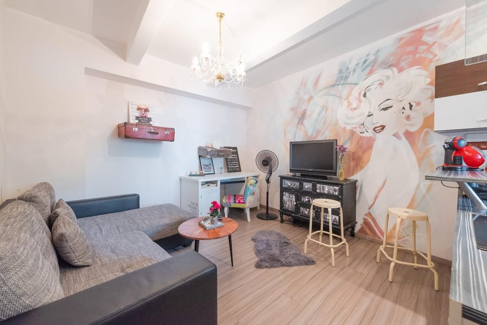 Living room, Photo of the whole room, Dining area
