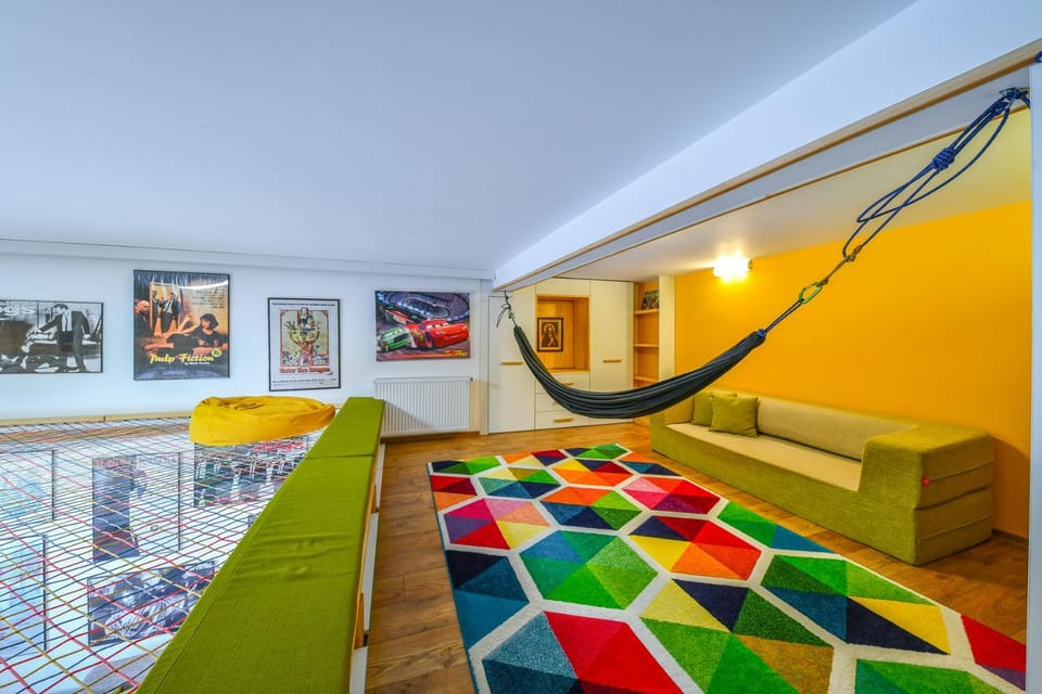Photo of the whole room, Seating area