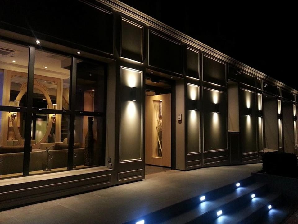 Property building, Facade/entrance, Facade/entrance, Night