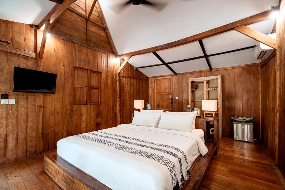 Photo of the whole room, Bedroom, wardrobe, air conditioner