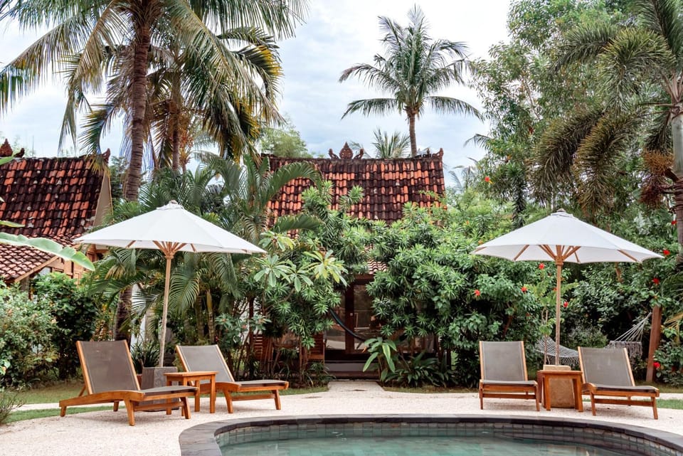 Patio, Garden view, Pool view, Swimming pool, sunbed