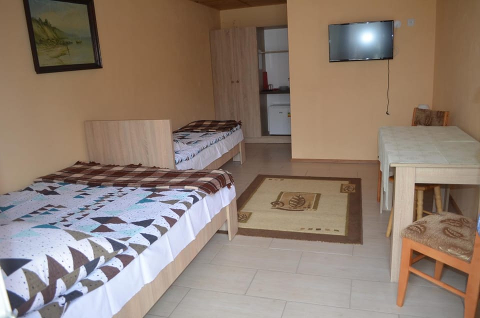 Bed, TV and multimedia, Photo of the whole room
