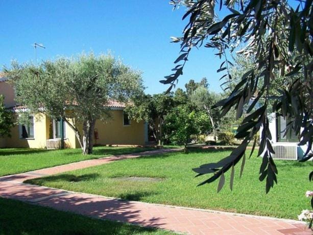 Facade/entrance, Garden