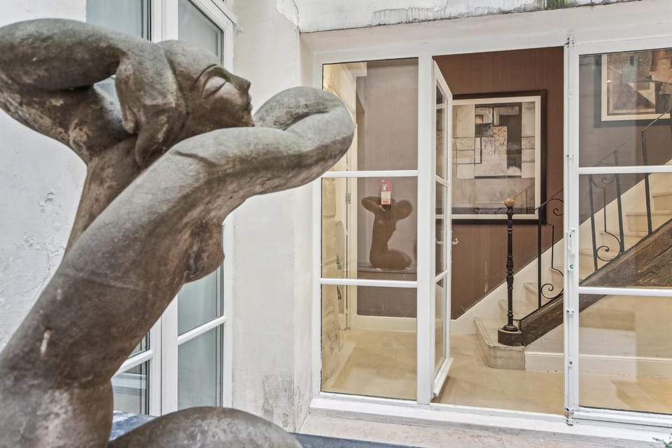 Decorative detail, Inner courtyard view