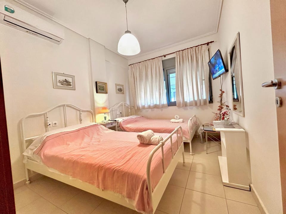 Bed, TV and multimedia, Bedroom, air conditioner