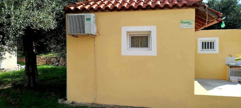 Property building, Day, Garden, Garden view