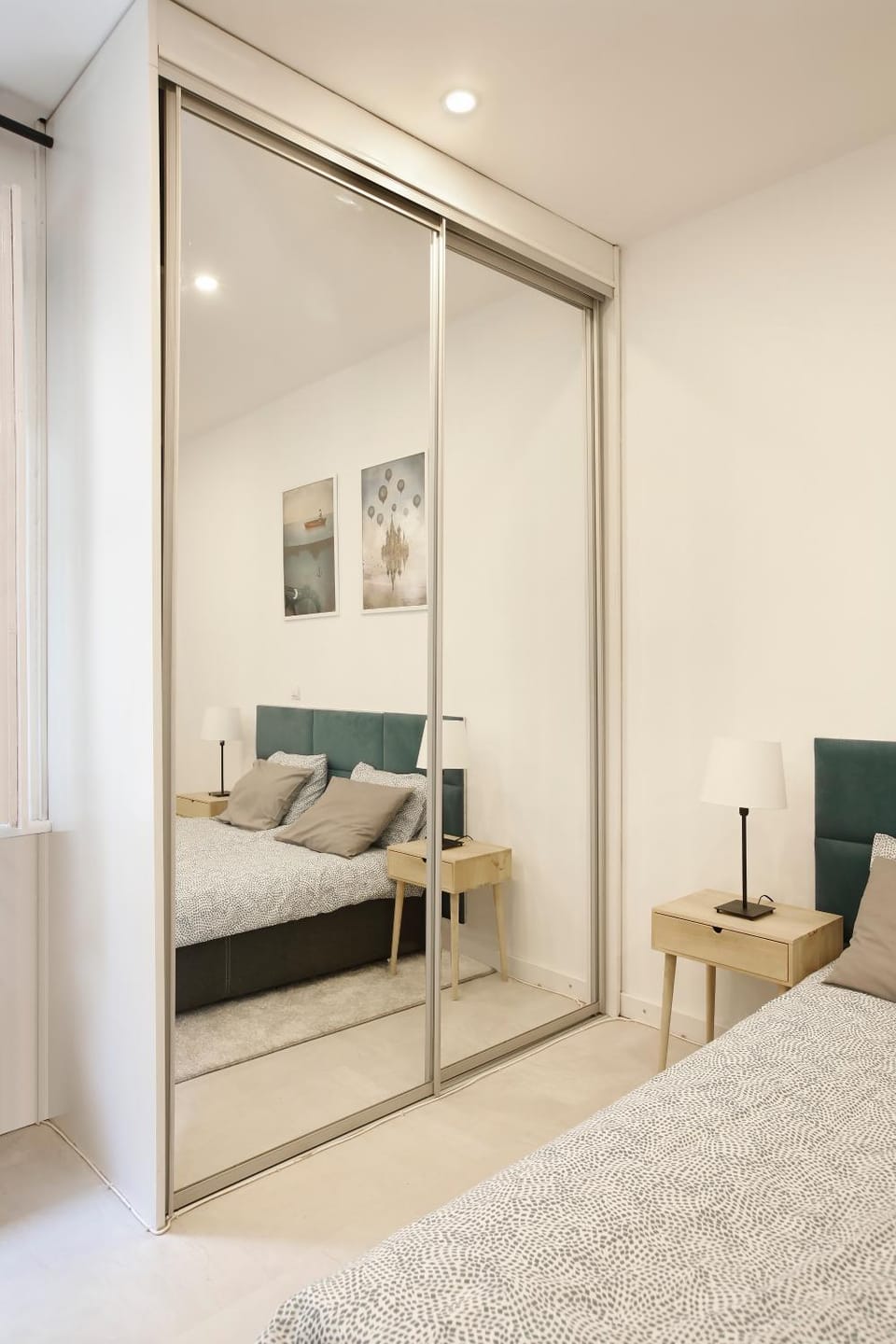 Bed, Living room, Photo of the whole room, hair dresser, wardrobe