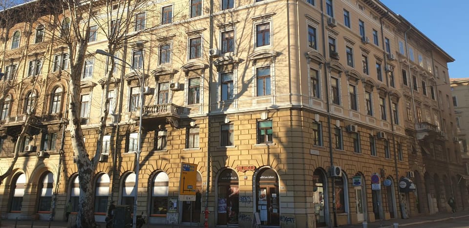 Property building, Day, Location
