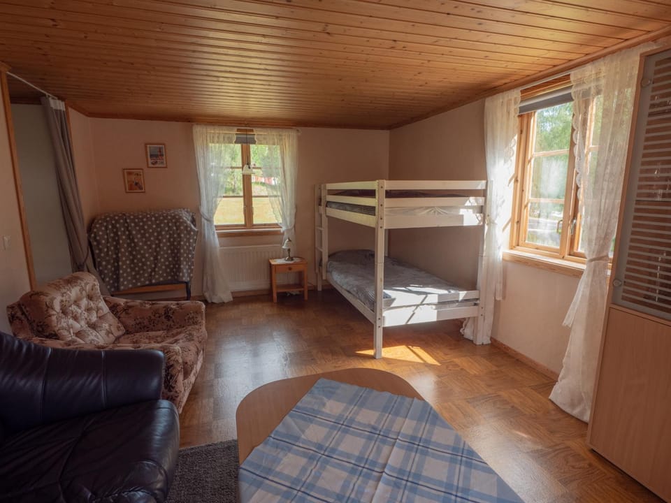 Bed, Living room, Photo of the whole room, bunk bed