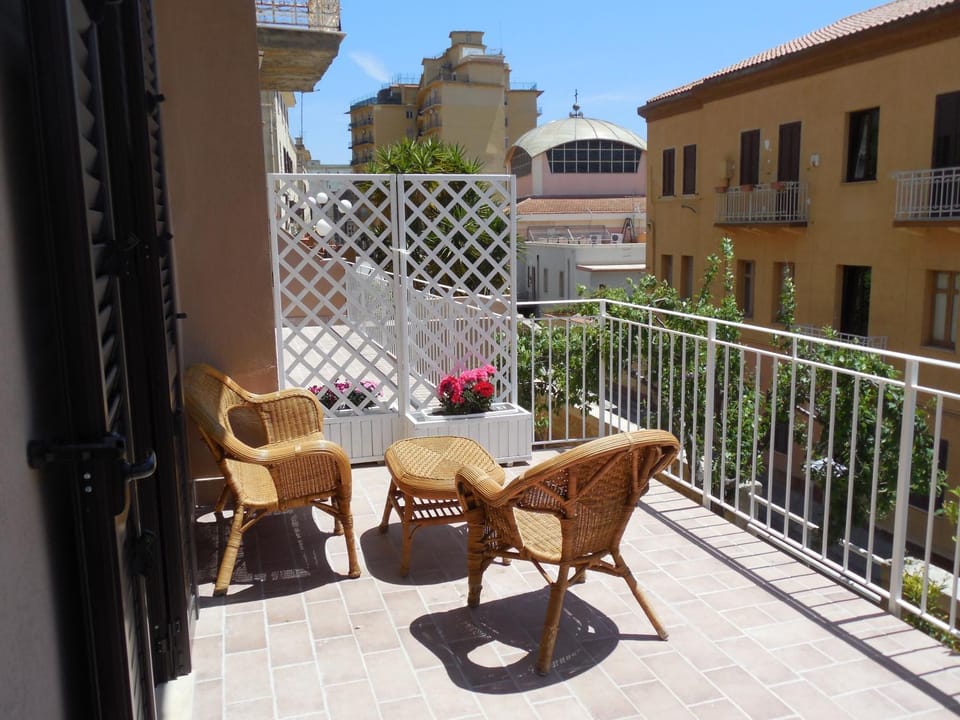 Garden, Balcony/Terrace