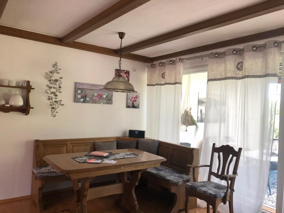 Seating area, Dining area