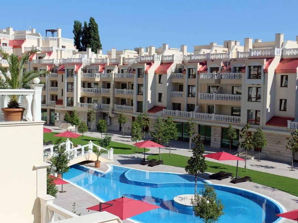 Pool view, Swimming pool, Swimming pool