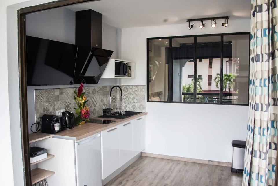 Kitchen or kitchenette, Communal kitchen