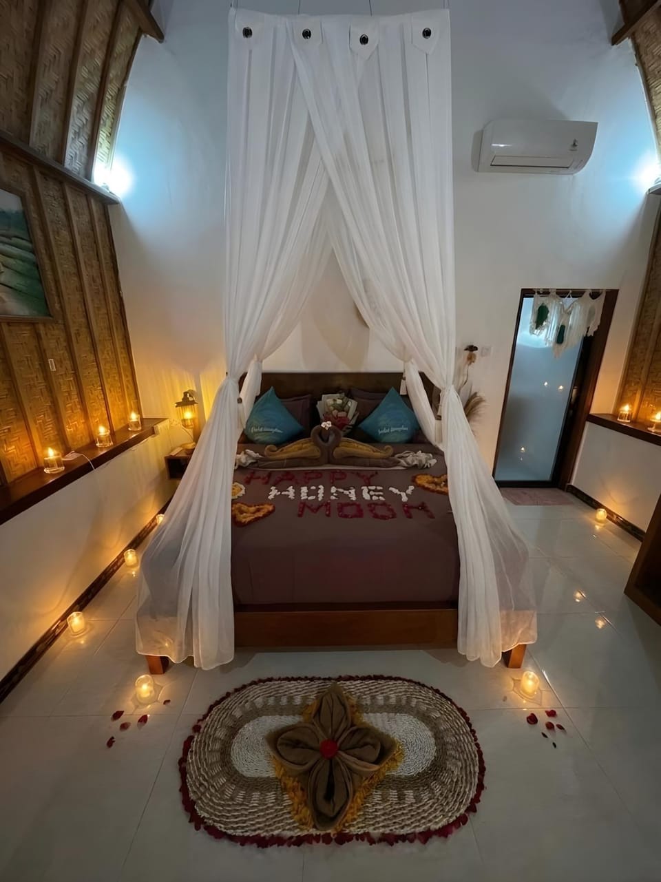 Property building, Photo of the whole room, Decorative detail, Bedroom, Family, room service