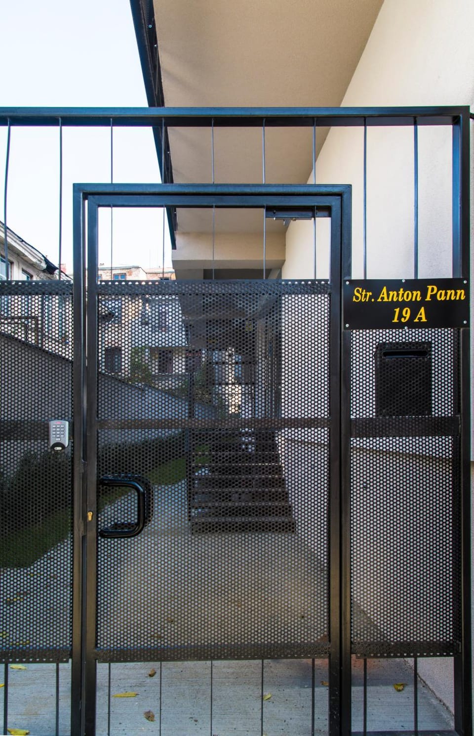 Facade/entrance