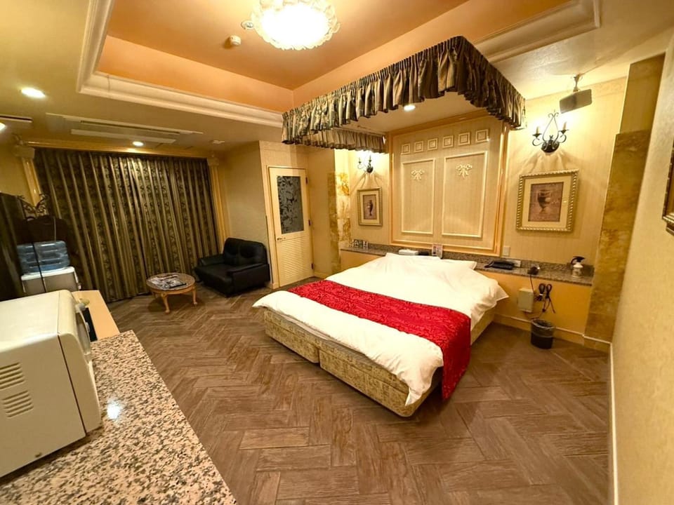 Bed, Living room, Photo of the whole room