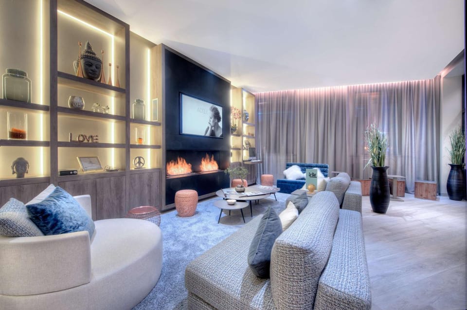 Lobby or reception, On site