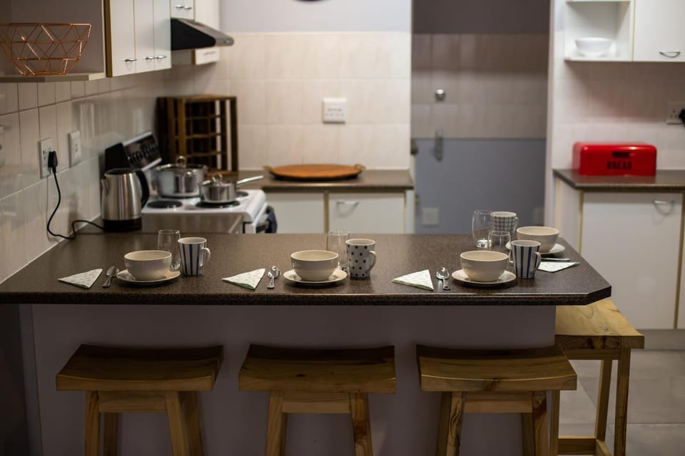 Kitchen or kitchenette, Seating area, Dining area