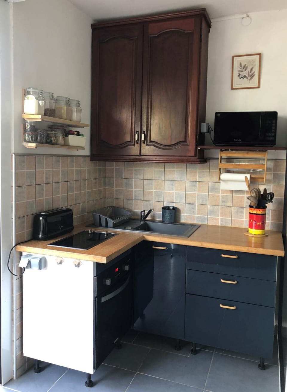Kitchen or kitchenette