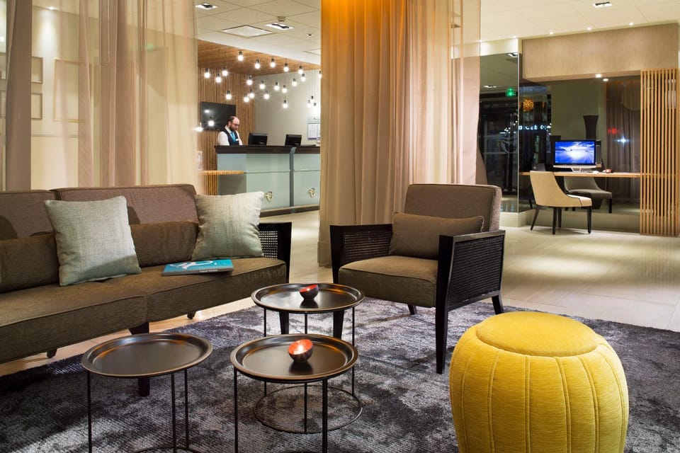 Communal lounge/ TV room, Library