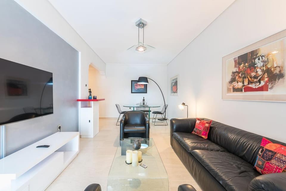 TV and multimedia, Living room, Seating area, Evening entertainment