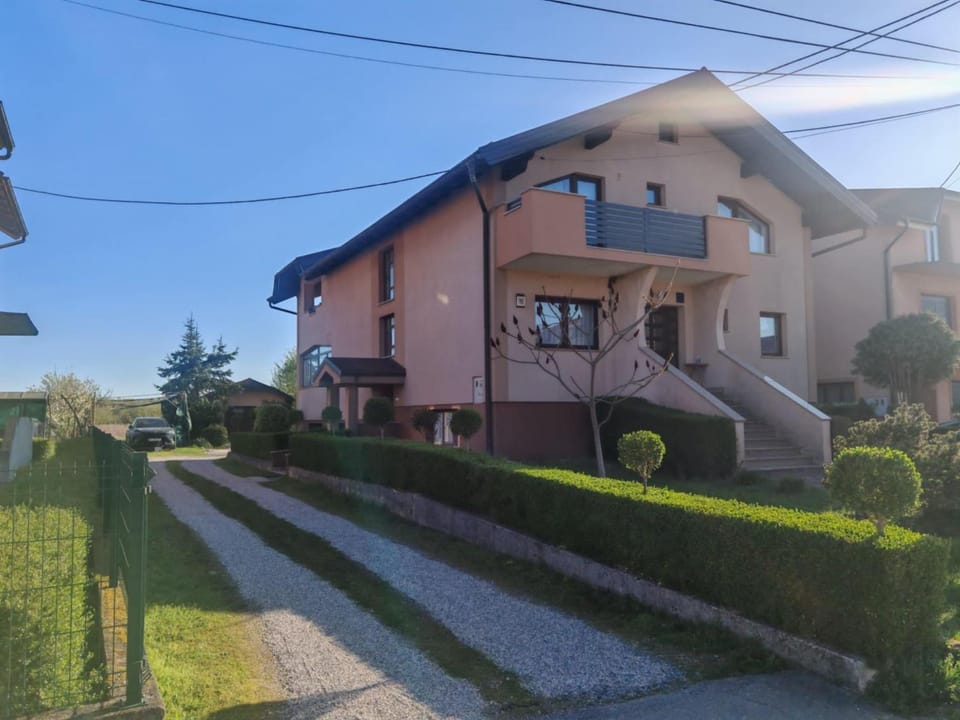 Property building, Day, Garden, Garden view