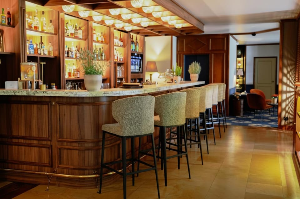 Lounge or bar