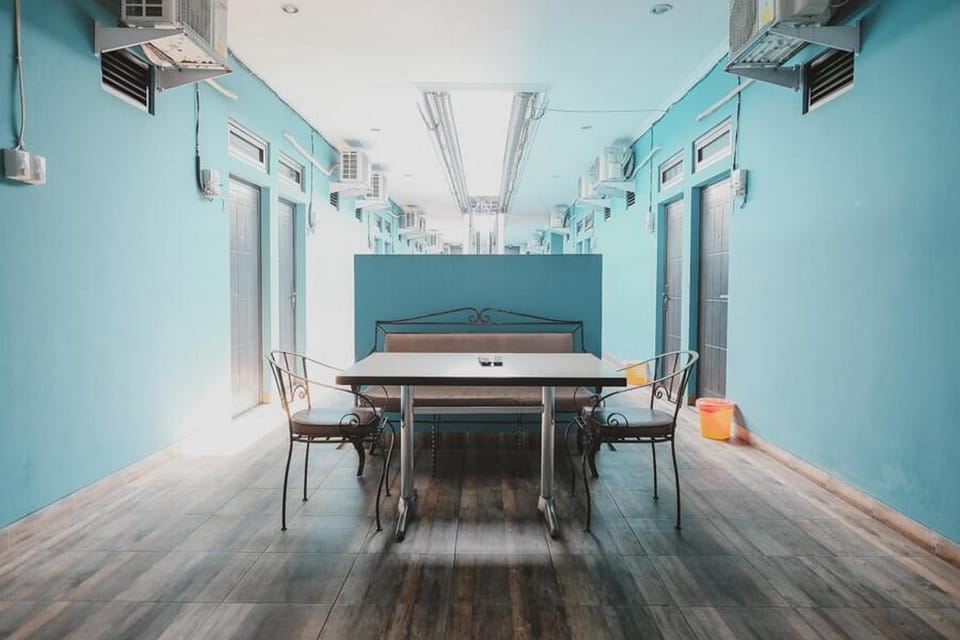 Seating area, Breakfast
