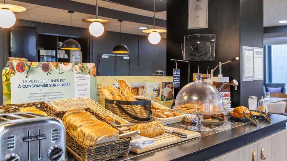 Breakfast, Continental breakfast, Buffet breakfast, toaster