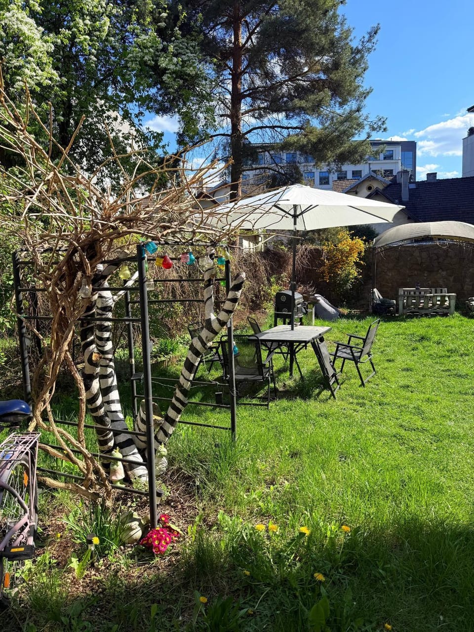 Spring, Day, BBQ facilities, Garden, Garden view, Inner courtyard view