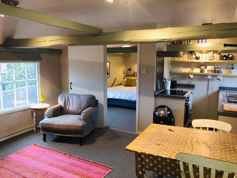 Tudor House Apartment in Rother District