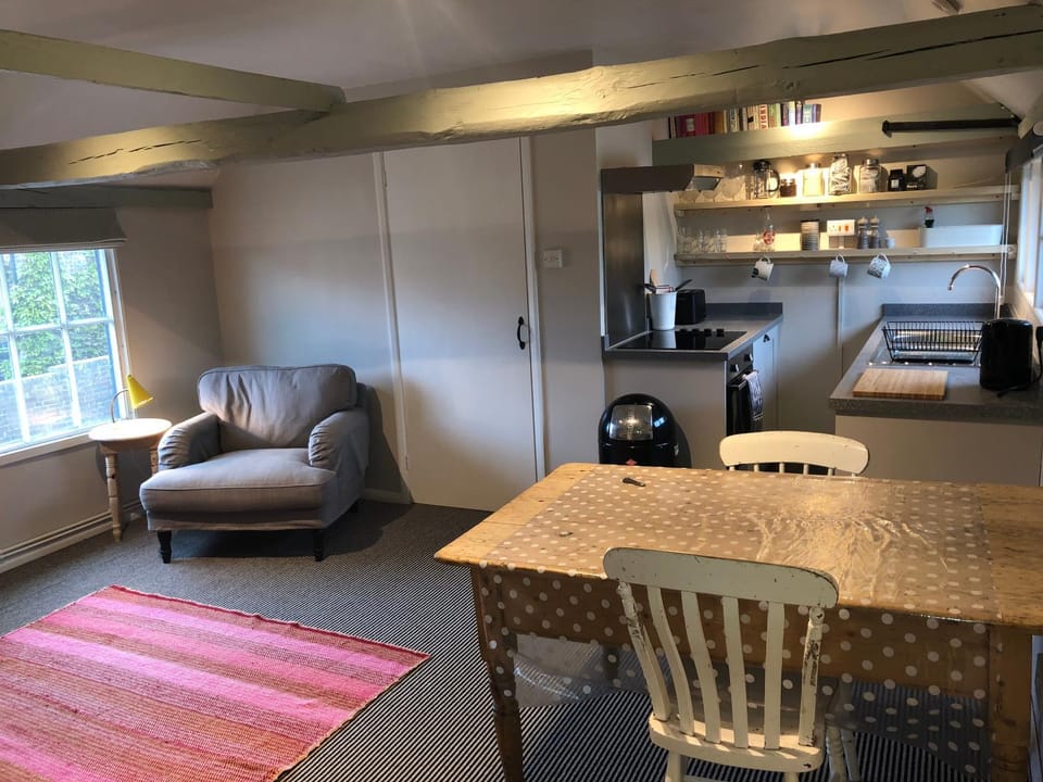 Tudor House Apartment in Rother District