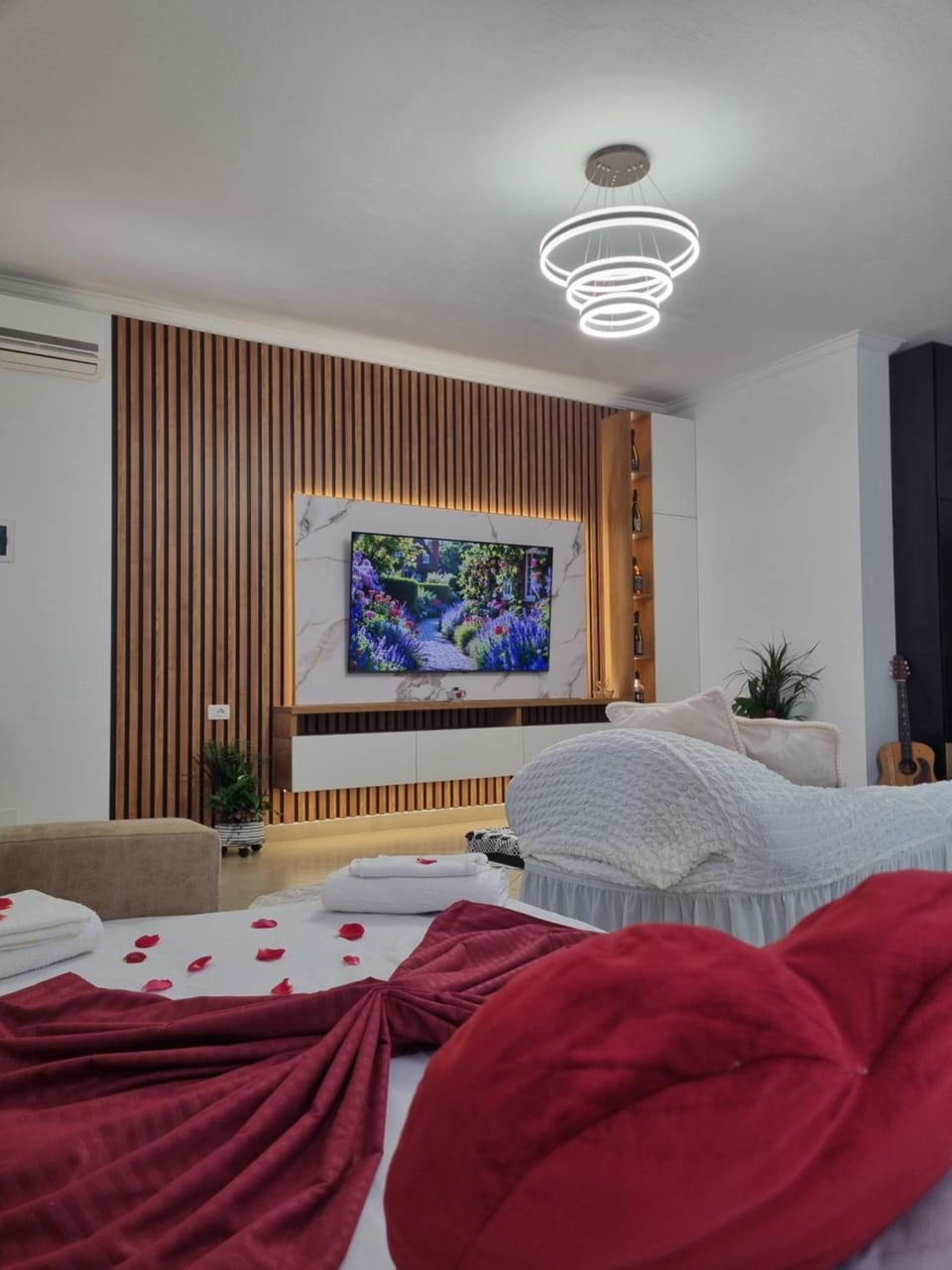 Bed, TV and multimedia