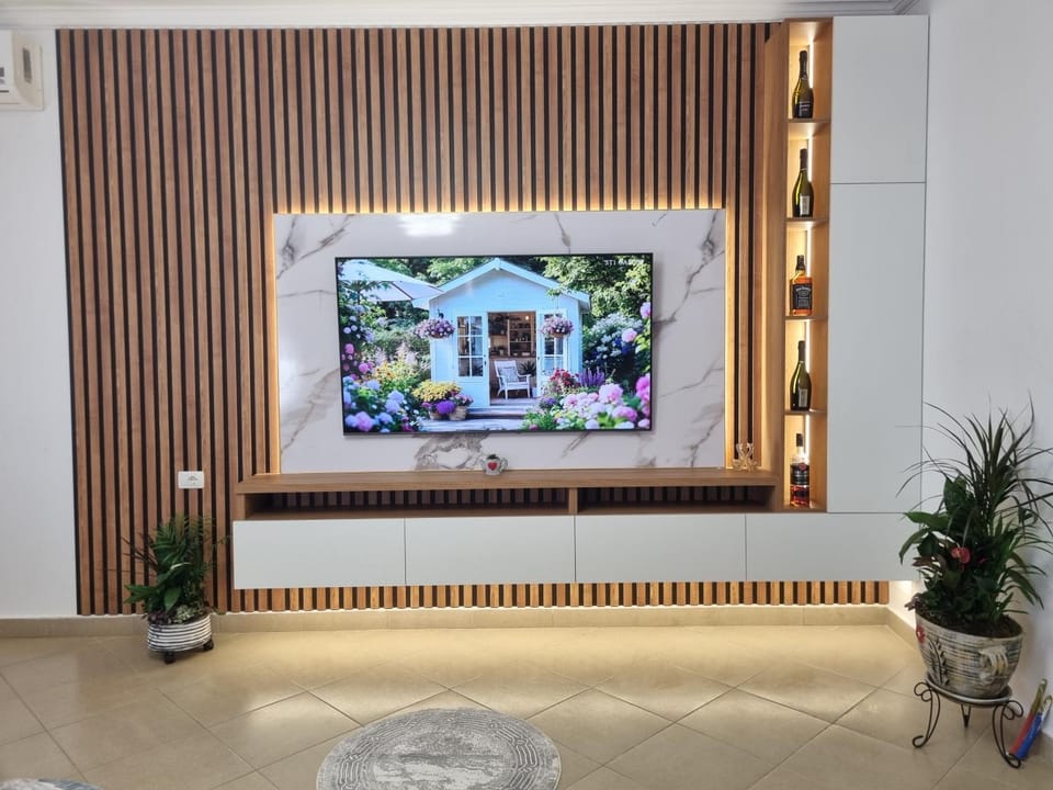 TV and multimedia, Decorative detail