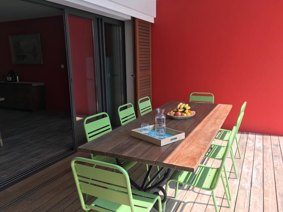 Patio, Dining area