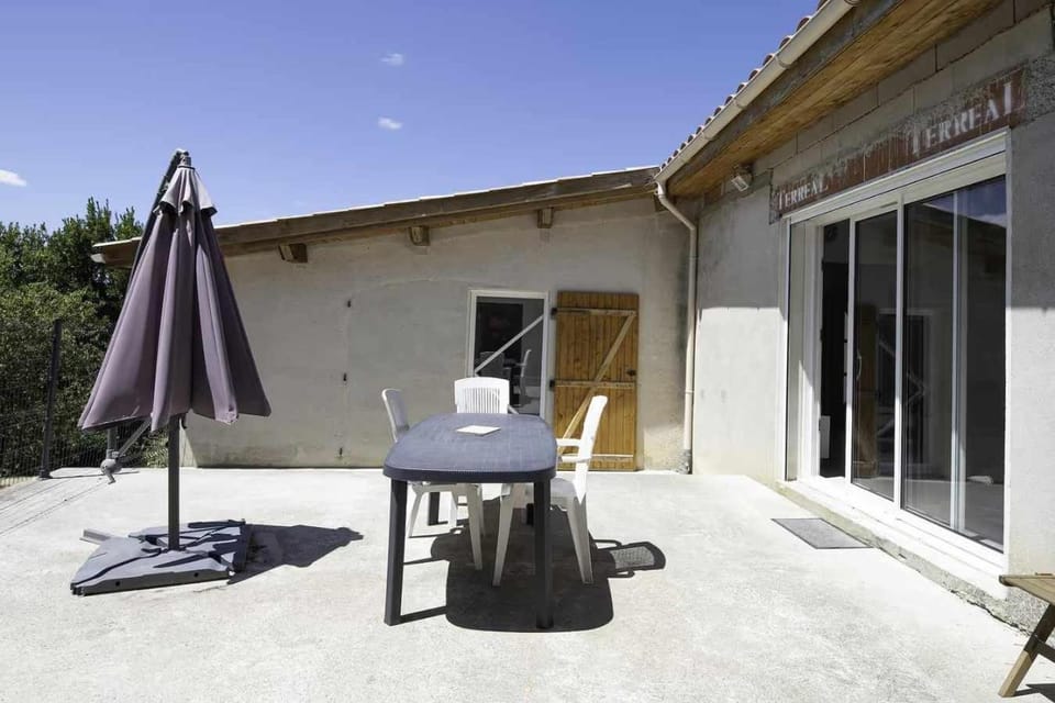 Property building, Balcony/Terrace, Balcony/Terrace