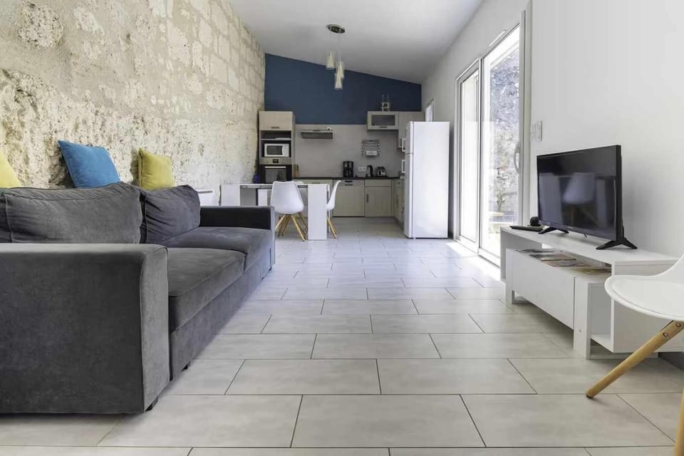 Communal lounge/ TV room, TV and multimedia, Living room, minibar