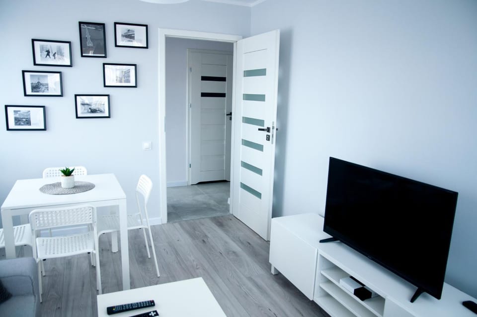Communal lounge/ TV room, TV and multimedia, Seating area
