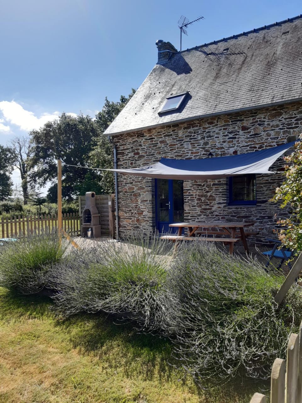 Property building, Patio, BBQ facilities, Garden, Balcony/Terrace, Seating area, hair dresser
