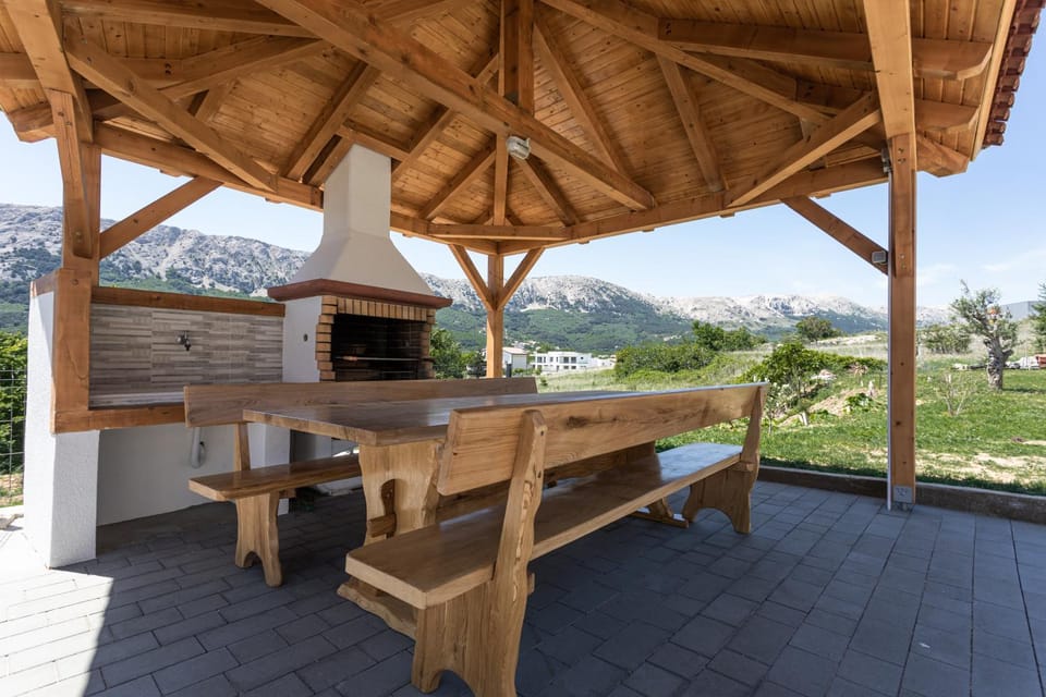 Patio, BBQ facilities
