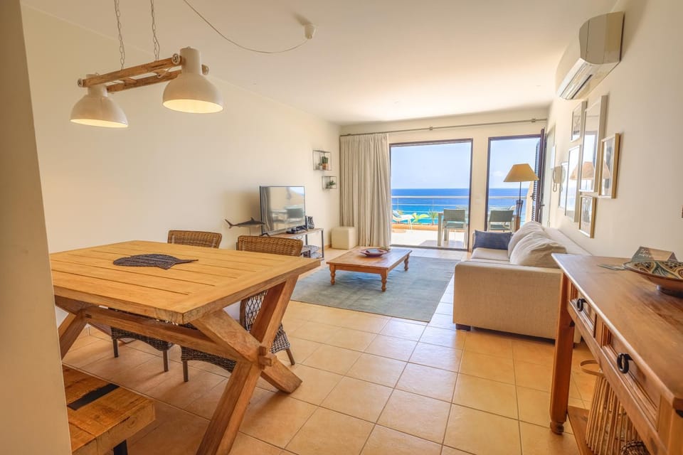 TV and multimedia, Seating area, Dining area, Sea view
